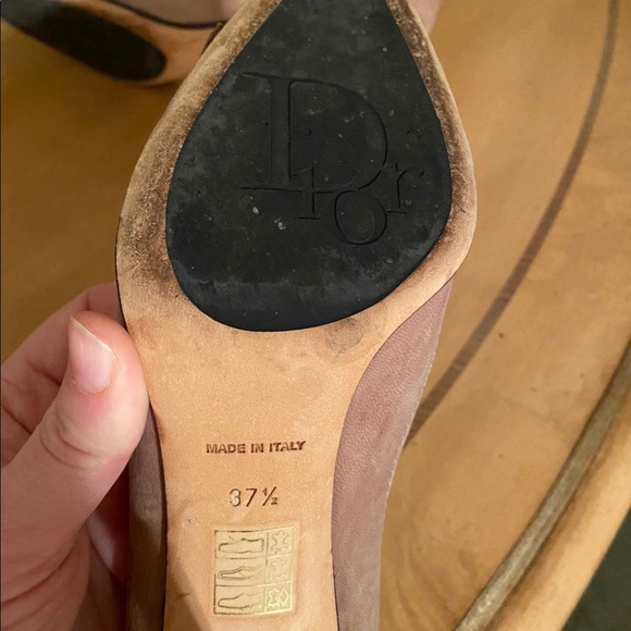 Dior suede pointed toed pumps with CD emblem - Picture 8 of 8